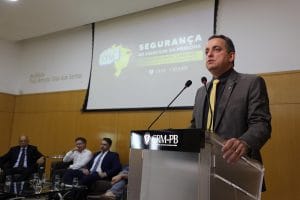 Conselho Federal de Medicina defende penas mais duras para agressores de profissionais de saúde Conselho Federal de Medicina defende penas mais duras para agressores de profissionais de saúde