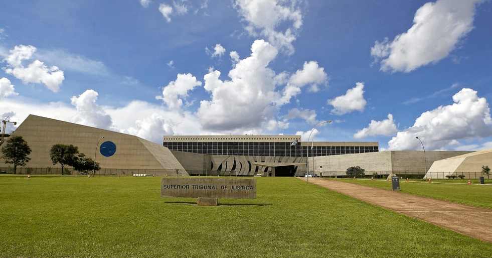 STJ Reafirma Distinção entre Pós-Graduação e Título de Especialista Médico STJ Reafirma Distinção entre Pós-Graduação e Título de Especialista Médico