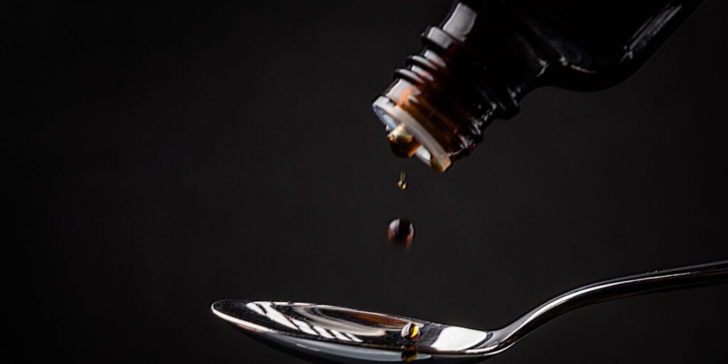 Anvisa suspende a venda de xaropes com clobutinol original_frank-cough-syrup-2557629