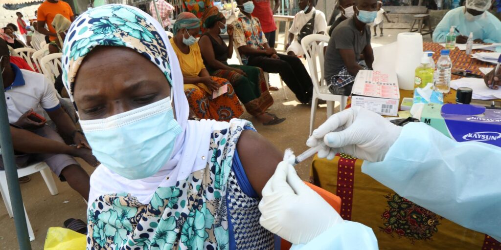 Vacina contra cepa de ebola na África: entenda o prazo e os desafios 2021-08-17t184152z_90161753_rc247p9agz2a_rtrmadp_3_health-ebola-ivorycoast-guinea