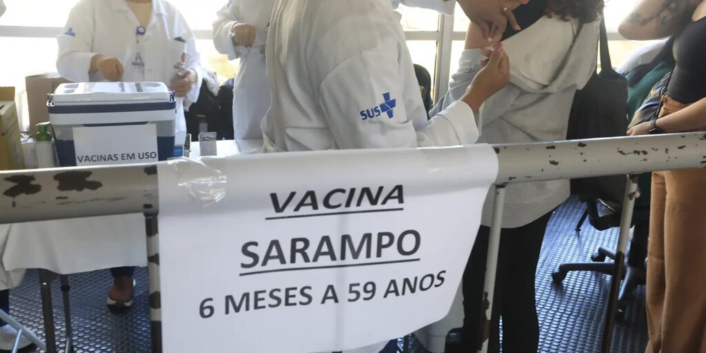 São Paulo intensifica vacinação: mais de 795 mil doses contra o sarampo aplicadas na capital int1161